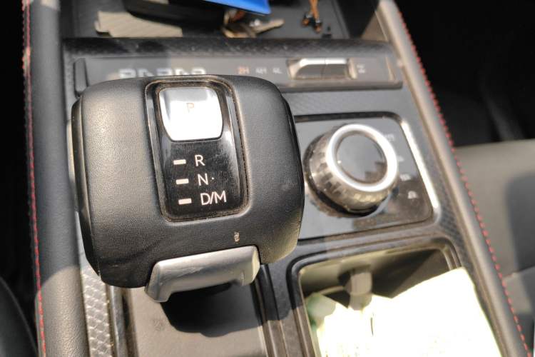 Used JMC DaDao 2023 Fly-Jiang 2.3T Diesel Automatic 4x4 Boundaryless Model Gear Lever