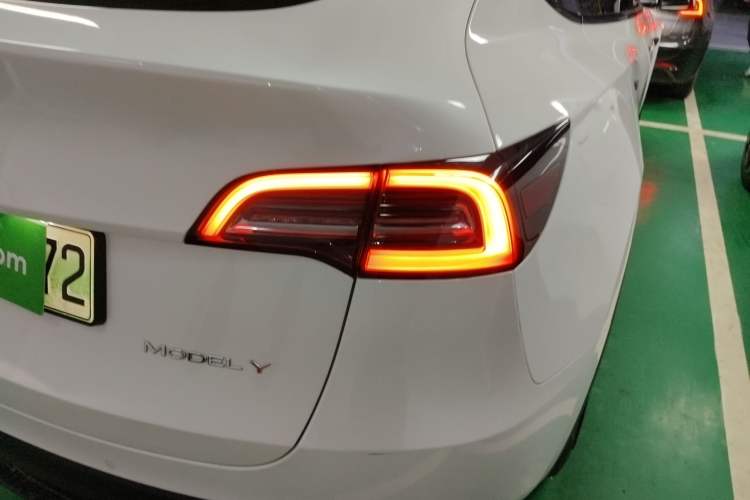 Used Tesla Model Y 2022 Long-Range All-Wheel-Drive Version