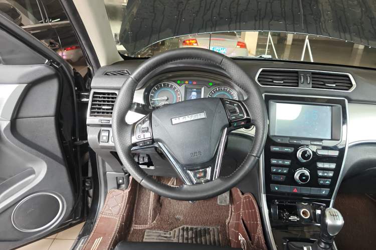 Used Haval H2 2016 Red Label 1.5T Manual Two-Wheel Drive Elite Model Steering Wheel