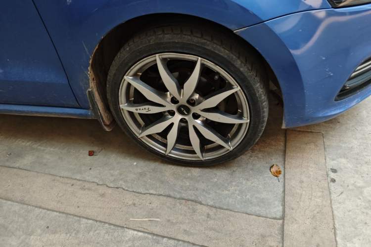 Used Volkswagen Polo 2014 1.4L Manual Fashion Edition Right Front Wheel Hub