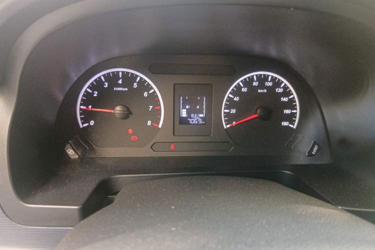 Used FORTHING Lingzhi 2023 M5L 1.6L Base Model 7 Seats
