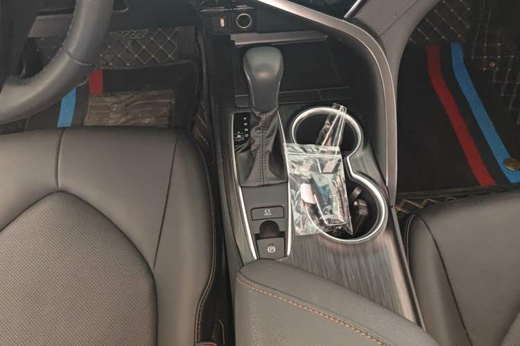 Used Toyota Camry 2021 2.0G Luxury Edition
