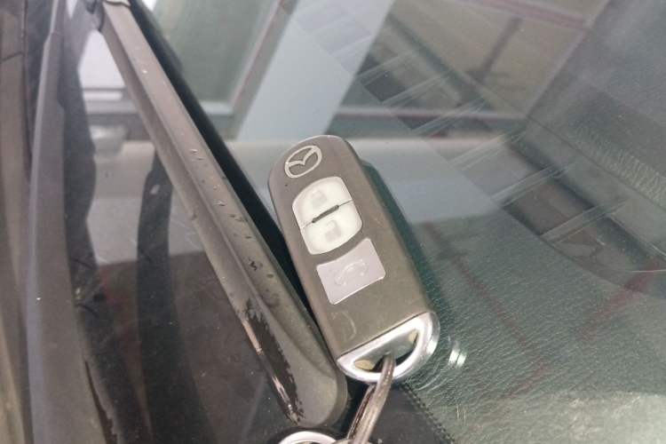 Used Mazda 3 Axela 2017 Sedan 2.0L Automatic Prestige Model China V Standard Vehicle Key