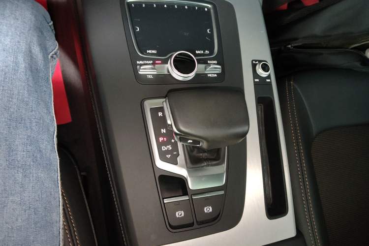 Used Audi Q5L 2018 40 TFSI Prestige Fashion Edition China V Gear Lever