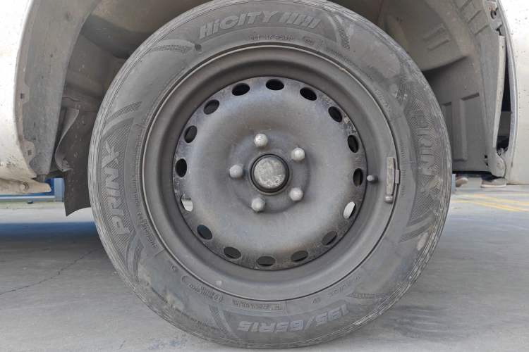 Used FORTHING Lingzhi 2017 V3 1.5L 5-Seater Special Offer Model
