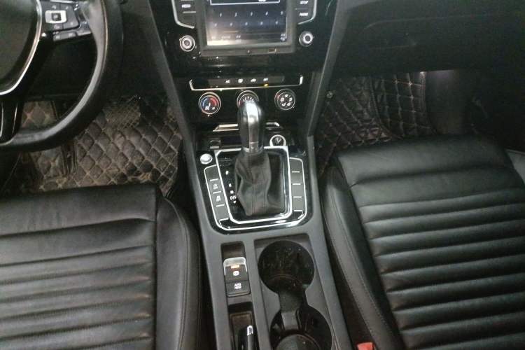 Used Volkswagen Magotan 2017 330TSI DSG Leading Model
