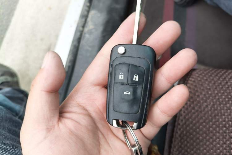 Used Chevrolet Cruze 2012 1.6L SL Grand Edition Manual Transmission Vehicle Key