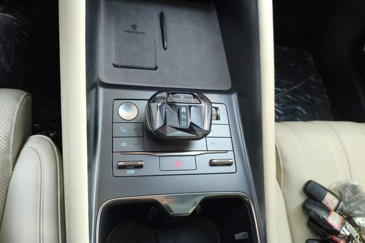 Used BYD Song L EV 2025 550 km Excellence Version Gear Lever