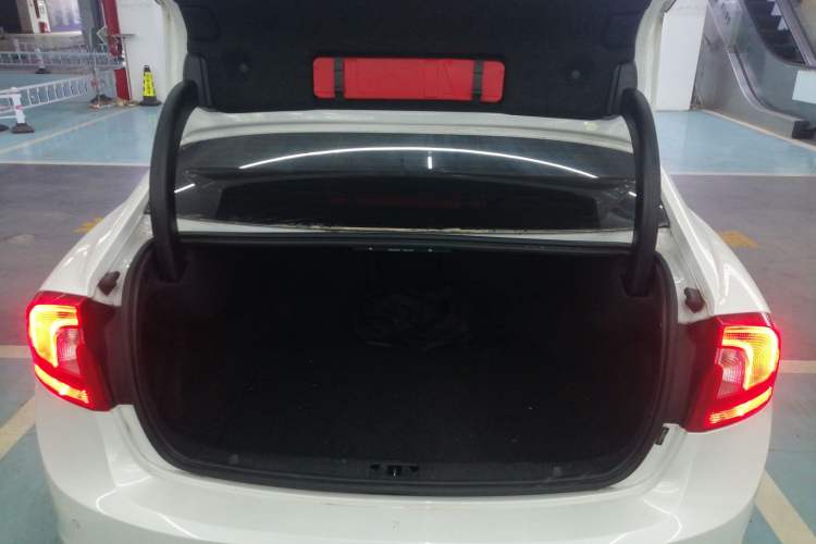 Used Volvo S60 2019 S60L T3 Intelligent Upgrade Edition Trunk