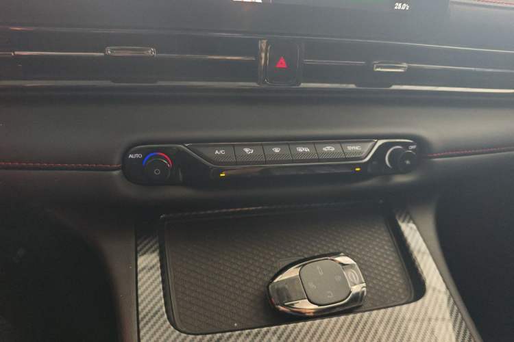 Used GAC Trumpchi EMPOW 2023 270T DCT J16 Version Audio And AC Panel