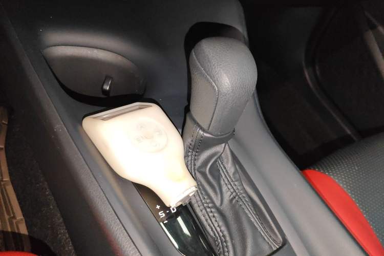 Used Toyota IZOA 2021 Dual-Motor 2.0L Yixiang Edition Gear Lever