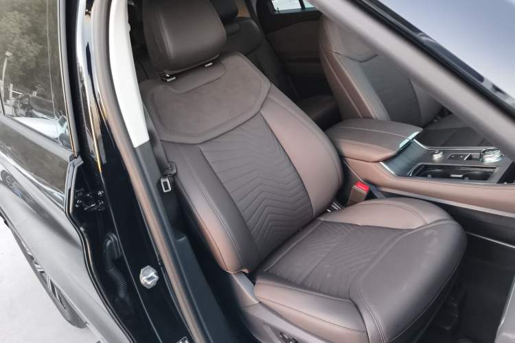 Used Ford Explorer 2024 2.3T EcoBoost Four-Wheel Drive Titanium Edition 7 Seats