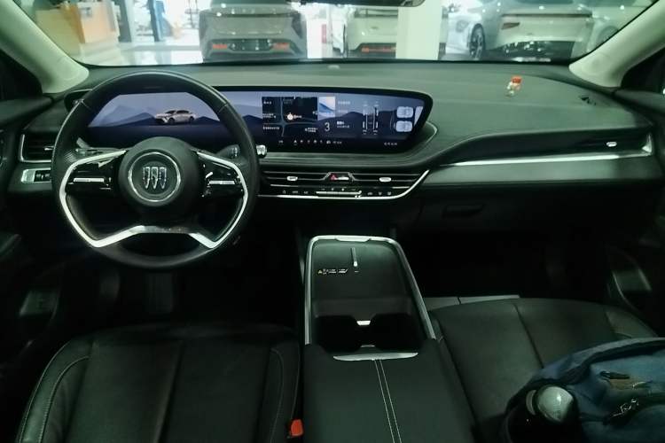 Used Buick LaCrosse 2024 28T Luxury Edition Center Console