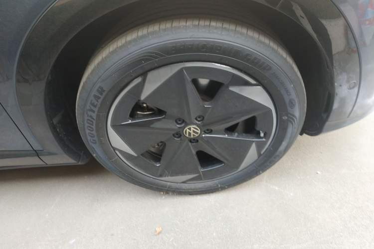 Used Volkswagen ID.UNYX 2025 Ultra Model Right Front Wheel Hub