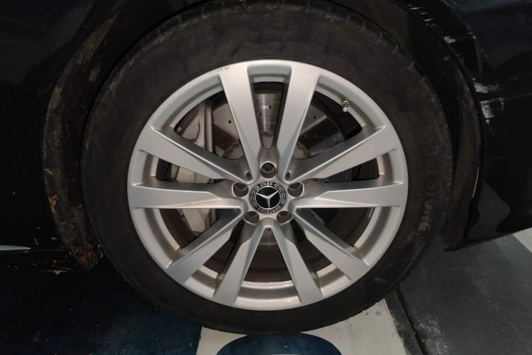 Used Mercedes-Benz S-Class 2023 S 400 L Business Model Right Front Wheel Hub