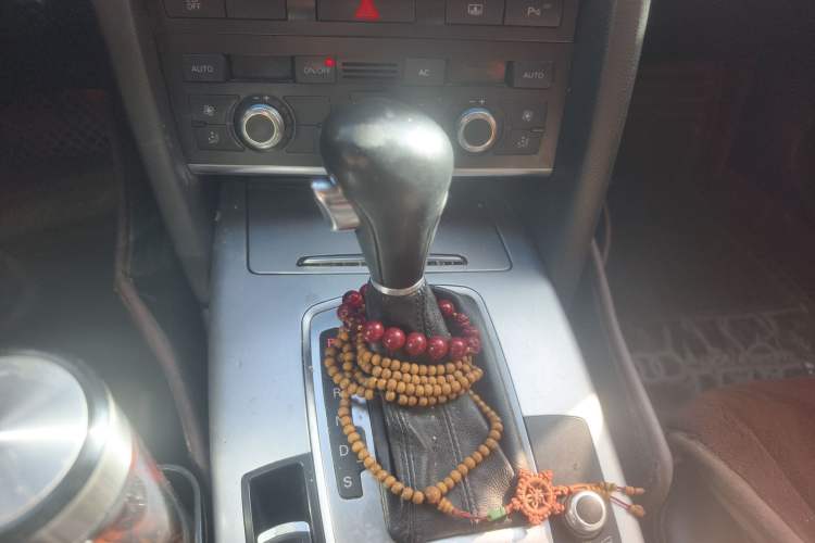 Used Audi A6L 2011 2.0 TFSI Automatic Standard Edition Gear Lever