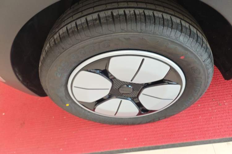 Used Geely Galaxy Geome 2026 Model 410km Carefree Edition Right Rear Wheel Hub