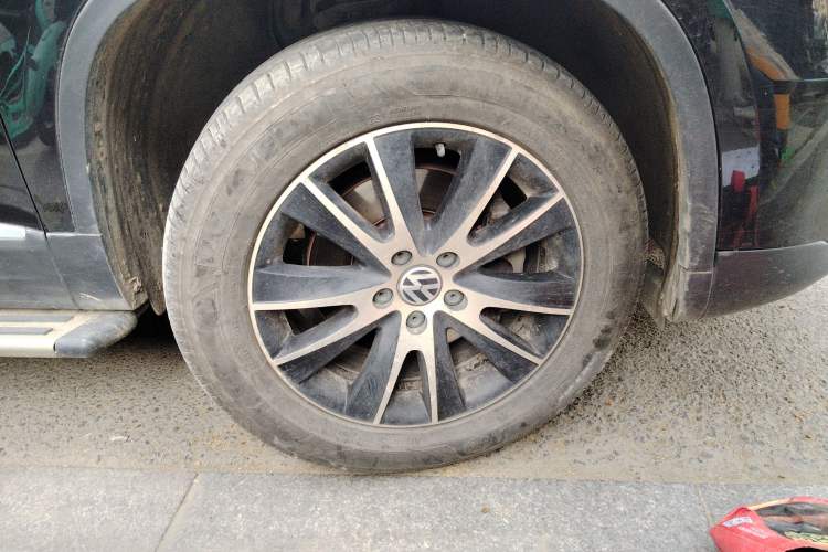 Used Volkswagen Tiguan 2016 300TSI Automatic All-Wheel Drive Luxury Edition Right Front Wheel Hub