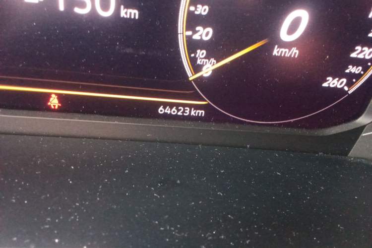 Used Volkswagen Tacqua 2020 1.5L Automatic R-Line Odometer Close Up