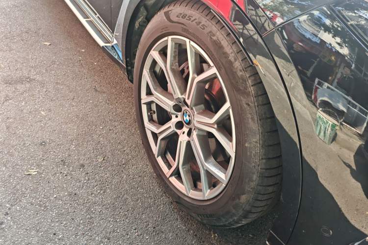 Used BMW X7 2022 xDrive40i Luxury Package with Leading Features
