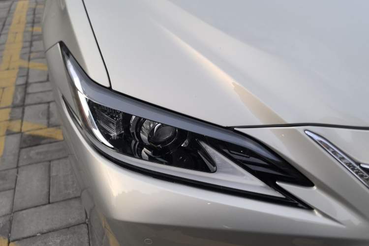 Used Lexus ES 2020 300h Premier Edition Right Front Headlight