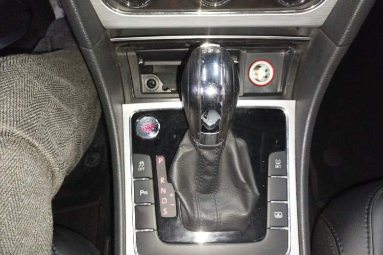 Used Volkswagen Passat 2014 1.8TSI DSG Prestige Edition Gear Lever