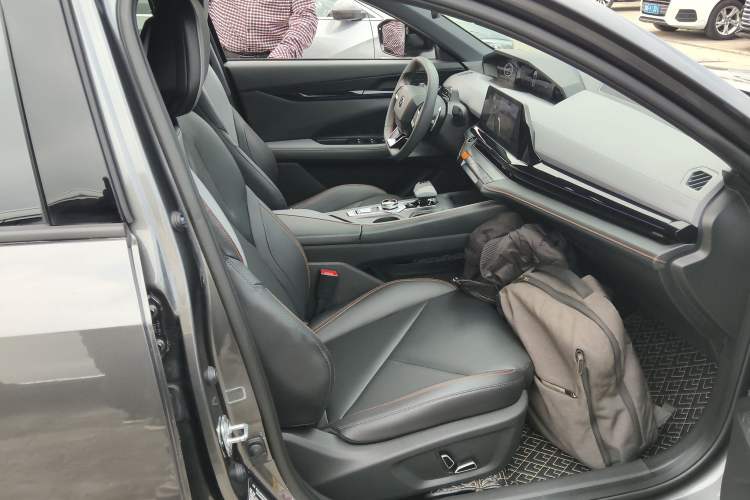 Used Changan UNI-V 2022 1.5T Prestige Version