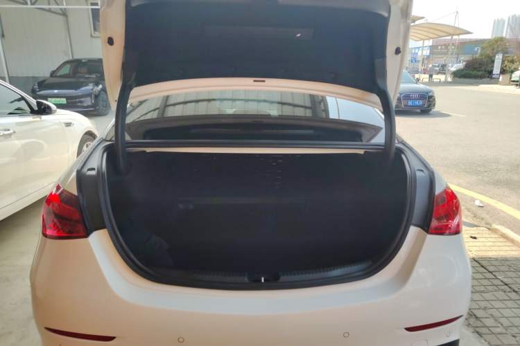 Used Mercedes-Benz C-Class 2024 Facelifted C-Class 260 L Night Edition Sports Version Trunk