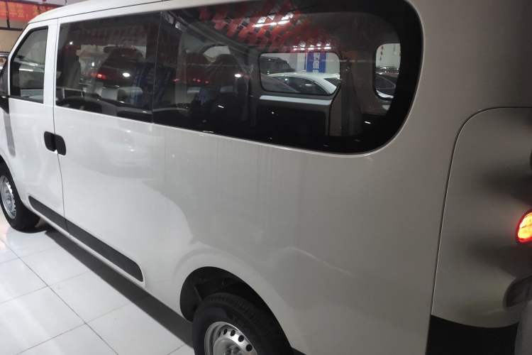 Used SAIC MAXUS Dana V1 2024 V1 Short Wheelbase Low-Roof Multi-Function Version (51 kWh)
