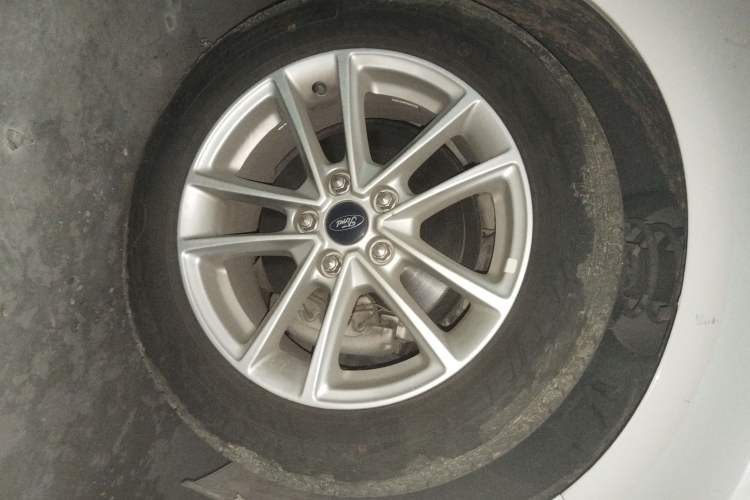 Used Ford Focus 2017 Hatchback 1.6L Manual Fashion Edition SmartDrive Version Right Front Wheel Hub