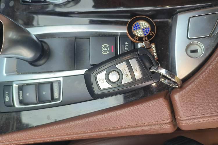 Used BMW 5 Series 2014 528Li Leading Model Interior 1