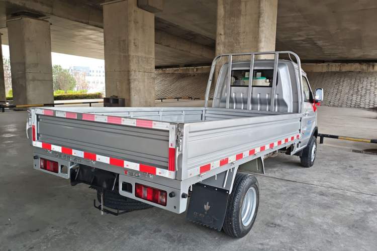 Used Jinbei T5 2023 1.6L Standard Single-Row 3.2m with Rear Dual Wheels
