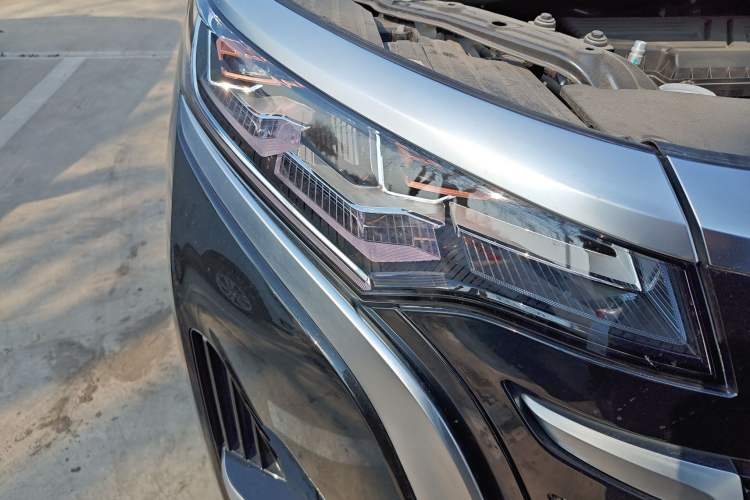 Used Denza D9 2022 DM-i 970 Four-Wheel Drive Prestige Model
