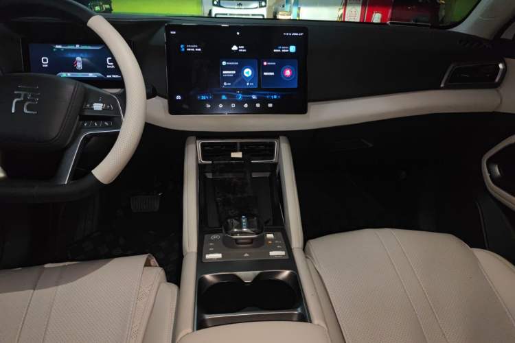 Used BYD Yuan UP 2024 401KM Leading Edition Audio And AC Panel