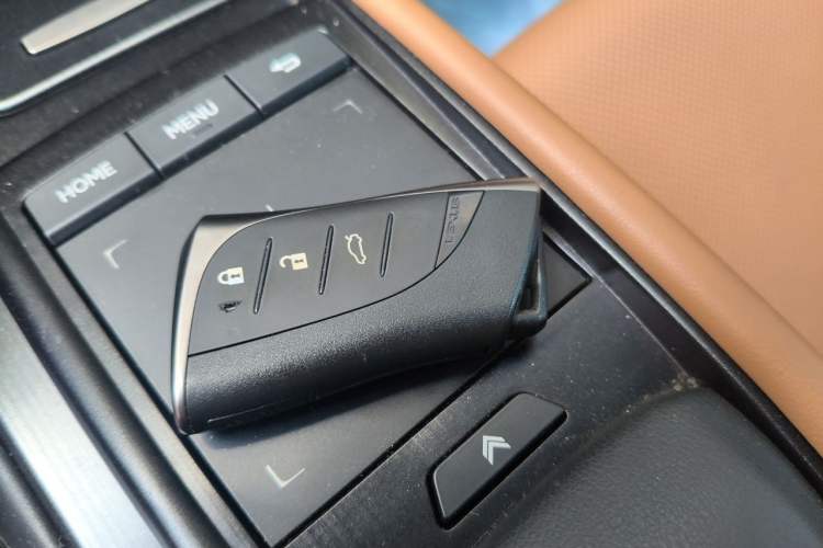 Used Lexus ES 2020 300h Premier Edition
