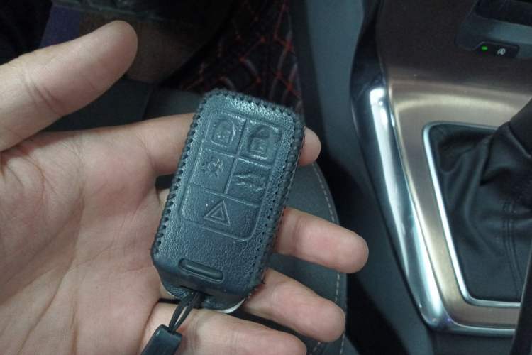 Used Volvo V40 2014 Cross Country 2.0T Zhiyi Edition Vehicle Key