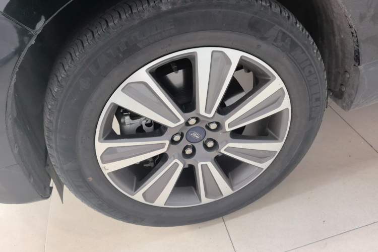 Used Ford Edge 2021 PLUS EcoBoost 245 Two-Wheel-Drive Platinum Edition 5 Seats
