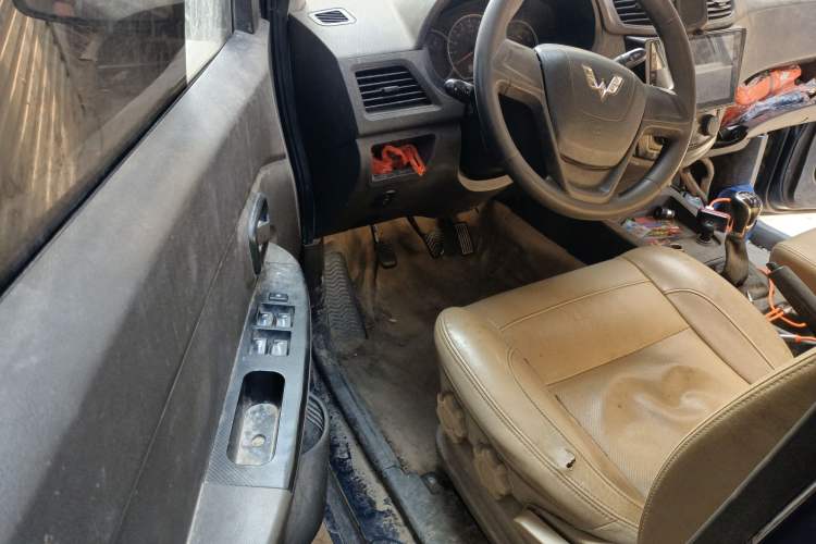 Used Wuling Hongguang 2014 1.5L Standard Version
