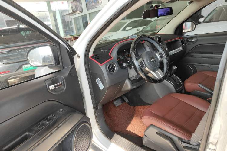 Used Jeep Compass (Import) 2015 2.0L two-wheel drive sport version