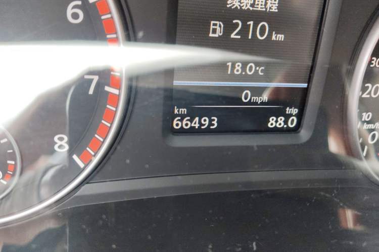 Used Volkswagen Passat 2014 1.8TSI DSG Prestige Edition Odometer Close Up