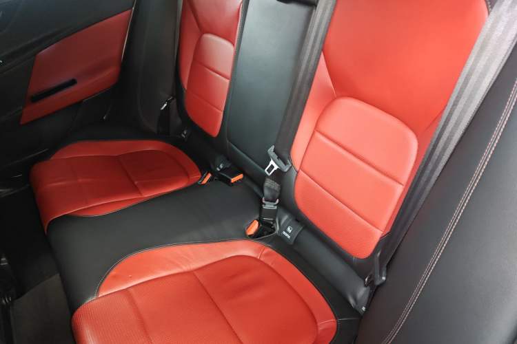 Used Jaguar XE 2015 2.0T 240 PS R-Sport
