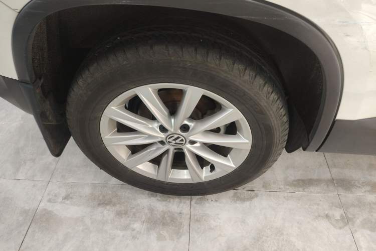 Used Volkswagen Tiguan 2015 1.8TSI Automatic Two-Wheel Drive Comfort Edition Exterior 5