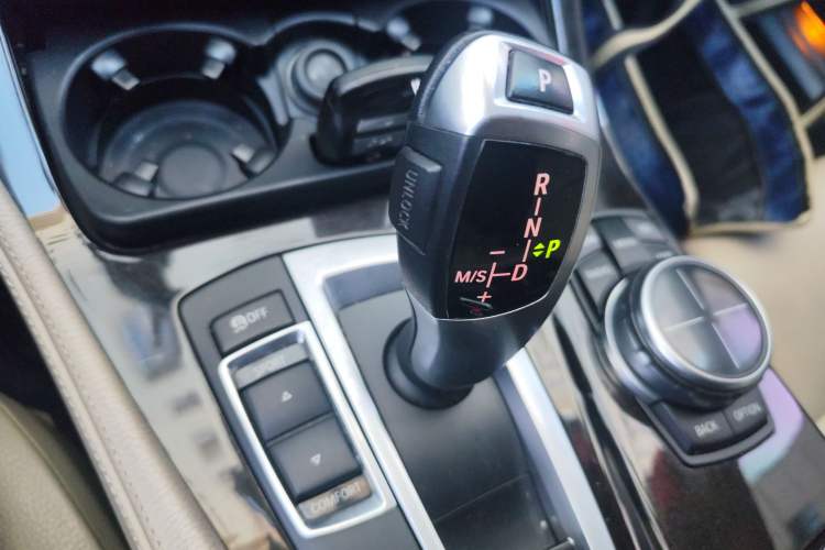 Used BMW 5 Series 2013 525Li Luxury Model
