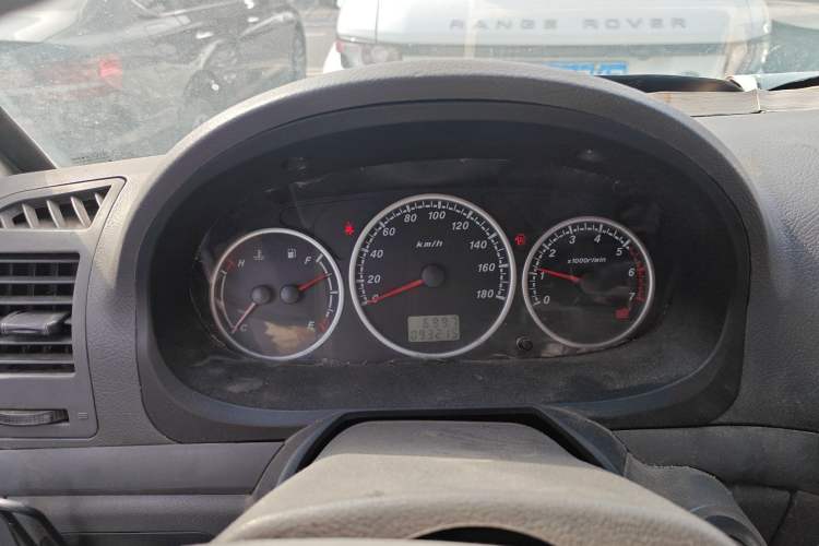 Used Foton Scenic 2016 2.0L Landscape Express Version Long Wheelbase Low Roof – 4Q20M
