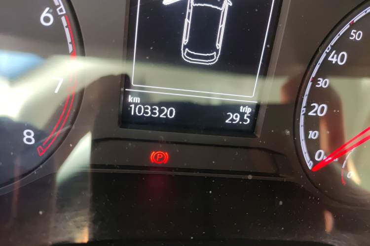 Used Volkswagen T-ROC 2018 230TSI DSG Two-Wheel Drive Advanced Version China V Standard Odometer Close Up