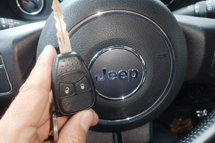 Used Jeep Wrangler 2014 3.0L Sahara Four-Door Edition Vehicle Key