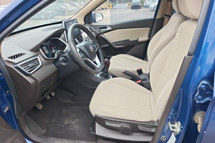 Used Baojun 310W 2017 1.5L Manual Comfort Version China V