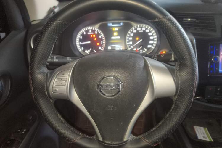Used Nissan Terra 2018 2.5L Automatic 2WD Luxury Edition Steering Wheel
