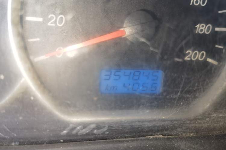 Used Wuling Hongguang 2015 1.5L S Basic Version China V Standard Odometer Close Up