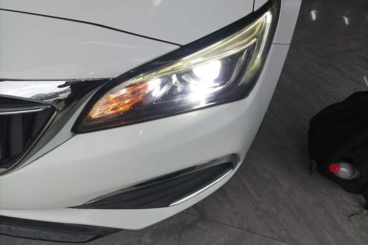 Used Buick Verano 2019 Sedan 20T Dual-Clutch Leading Model Left Front Headlight